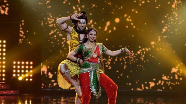 Nach Baliye 8: When Vivek Dahiya and Divyanka Tripathi stole the show with their act!