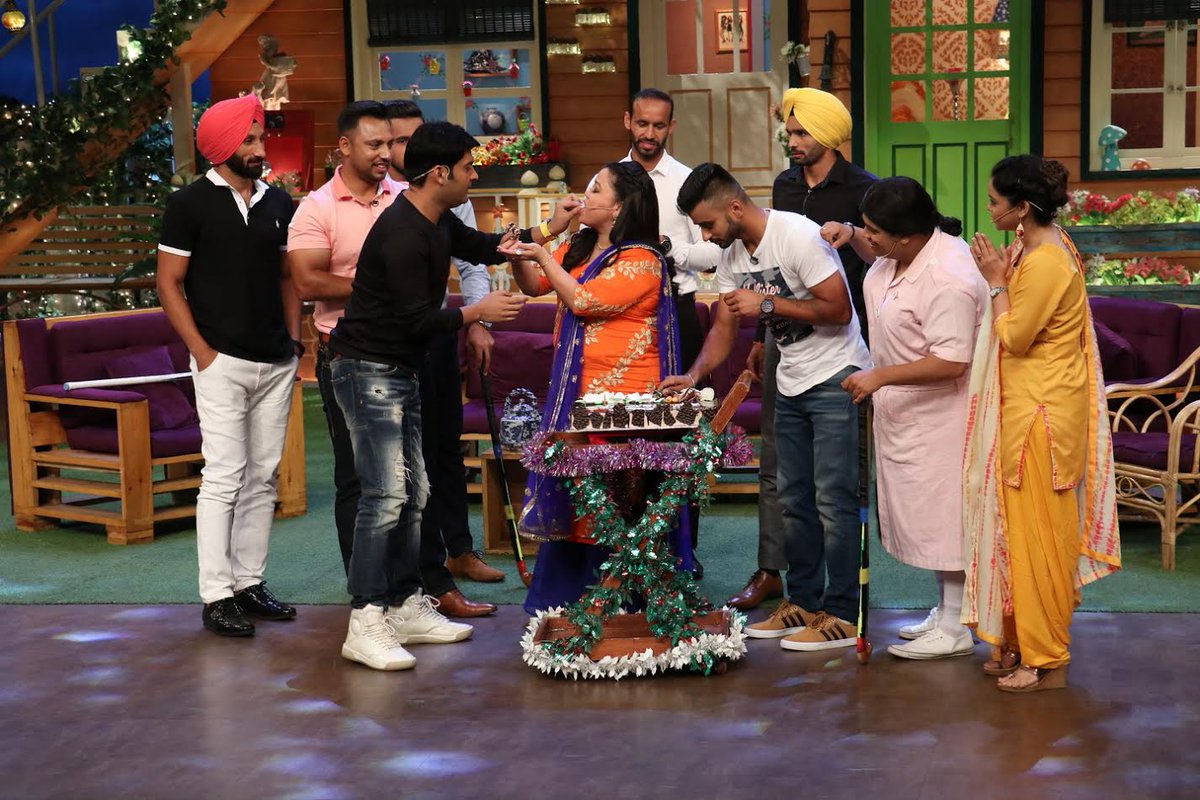 Bharti Singh celebrated her birthday on the set of ‘The Kapil Sharma Show’, see pics!