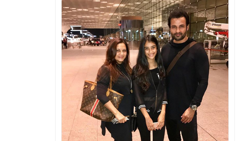 Rohit Roy enjoying vacation with family in Paris!