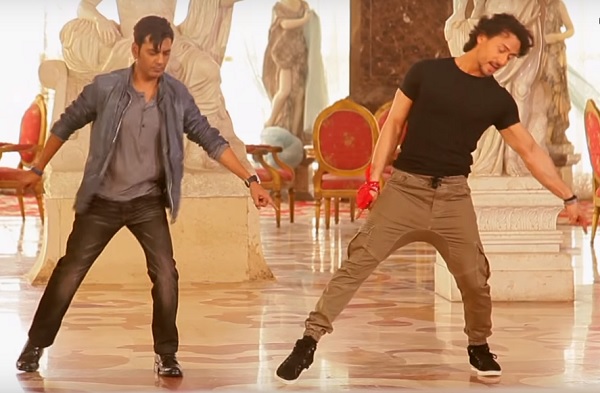 Nawazuddin Siddiqui‏ learning dance from Tiger Shroff for Munna Michael song Swag!