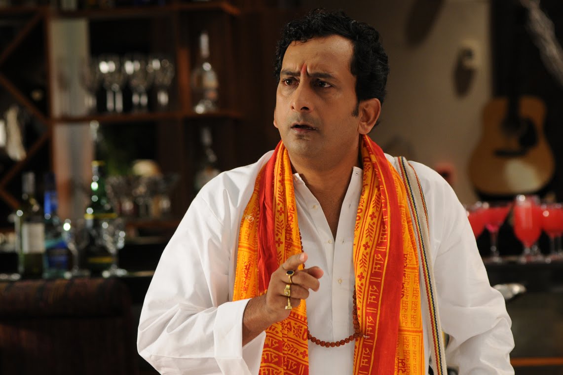 Comedian Hemant Pandey in SAB TV's Shankar Jai Kishan- 3 in 1!