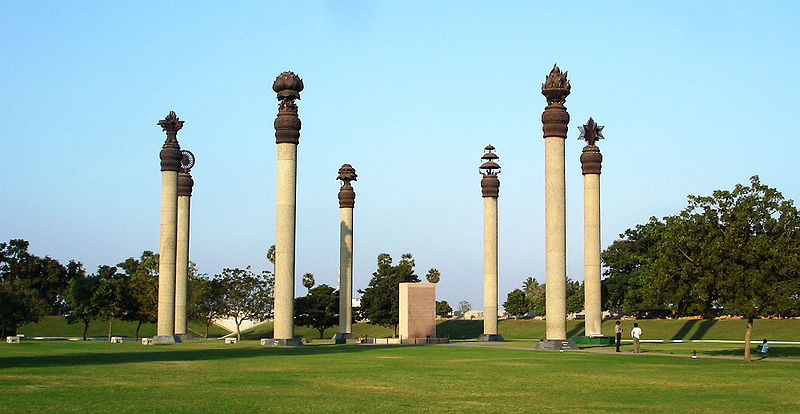 https://commons.wikimedia.org/wiki/File:Rajiv_Gandhi_Memorial_blast_site.jpg