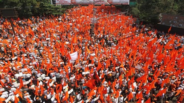 Maratha Kranti Thok Morcha stages protest against slow ...