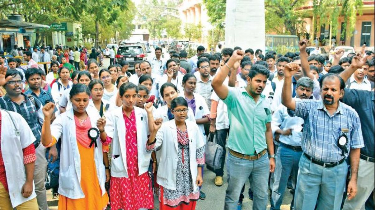 Govt doctors protest in Tamil Nadu regarding low salaries and incentives