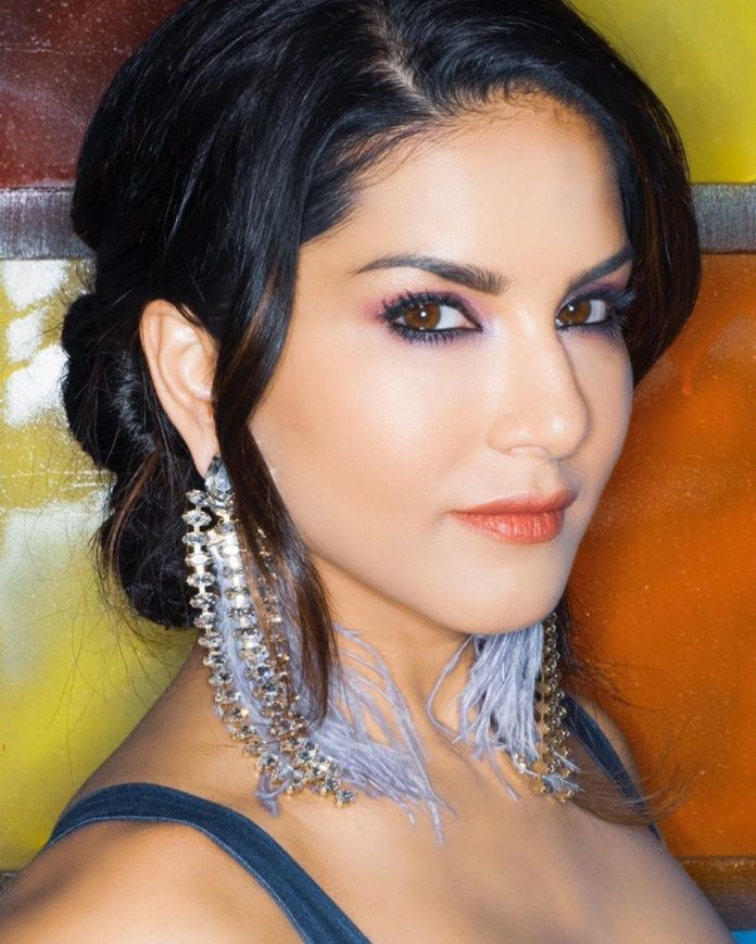 Sunny Leone looks scintillating in a blue avatar, check it out - The ...