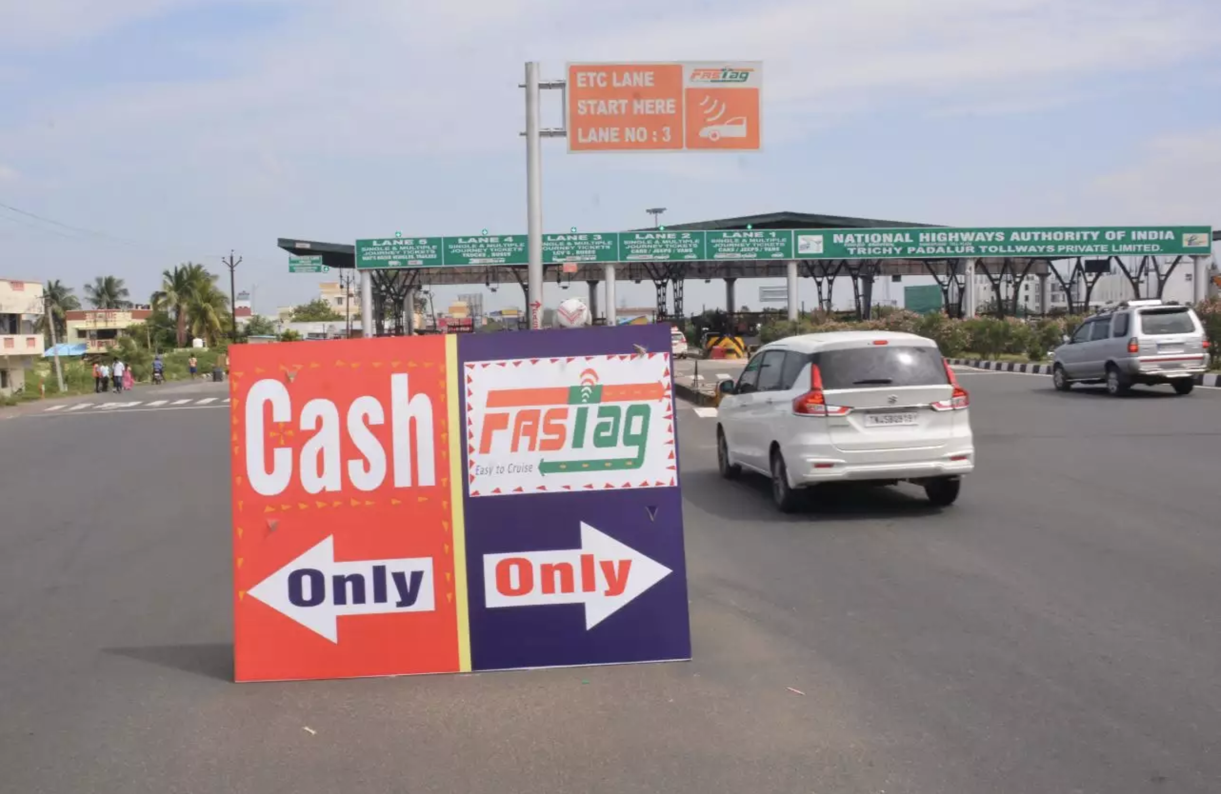 Fastag and cash lane on NHAI toll plaza