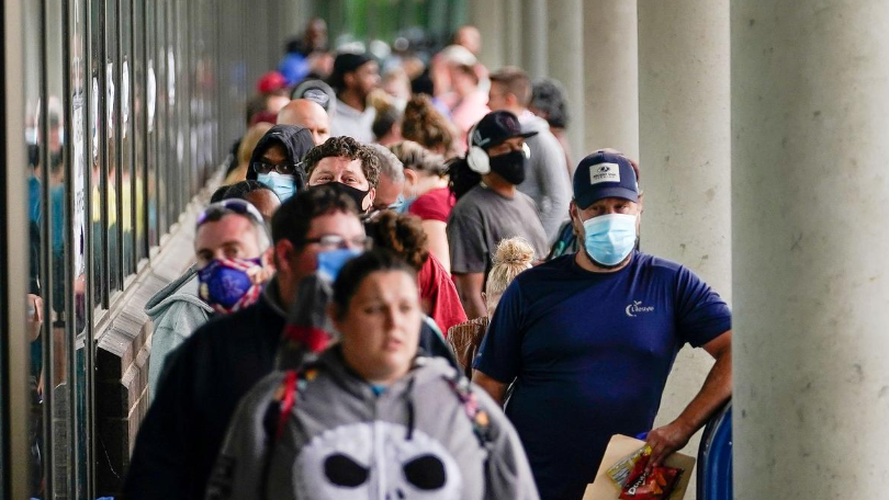 Hundreds of people line up outside a Kentucky Career Center hoping to find assistance with their unemployment claim in Frankfort, Kentucky, U.S., June 18, 2020. /Reuters