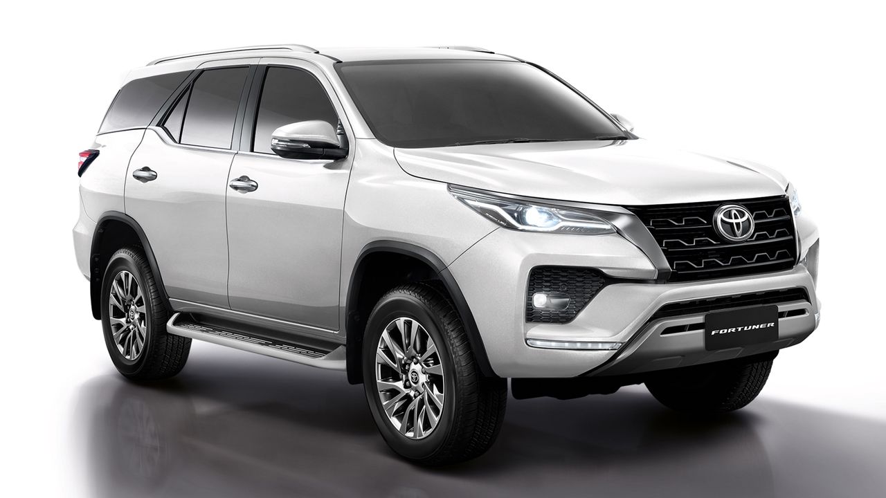 2021-Toyota-Fortuner-Facelift-launch-on-6th-January