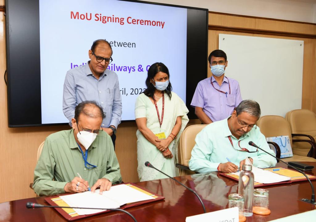 Railways Ministry signs MoU with Centre for Development of Telematics to modernize Telecommunication in Railways