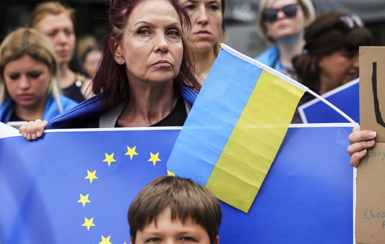 The European Union grants candidate status to Ukraine