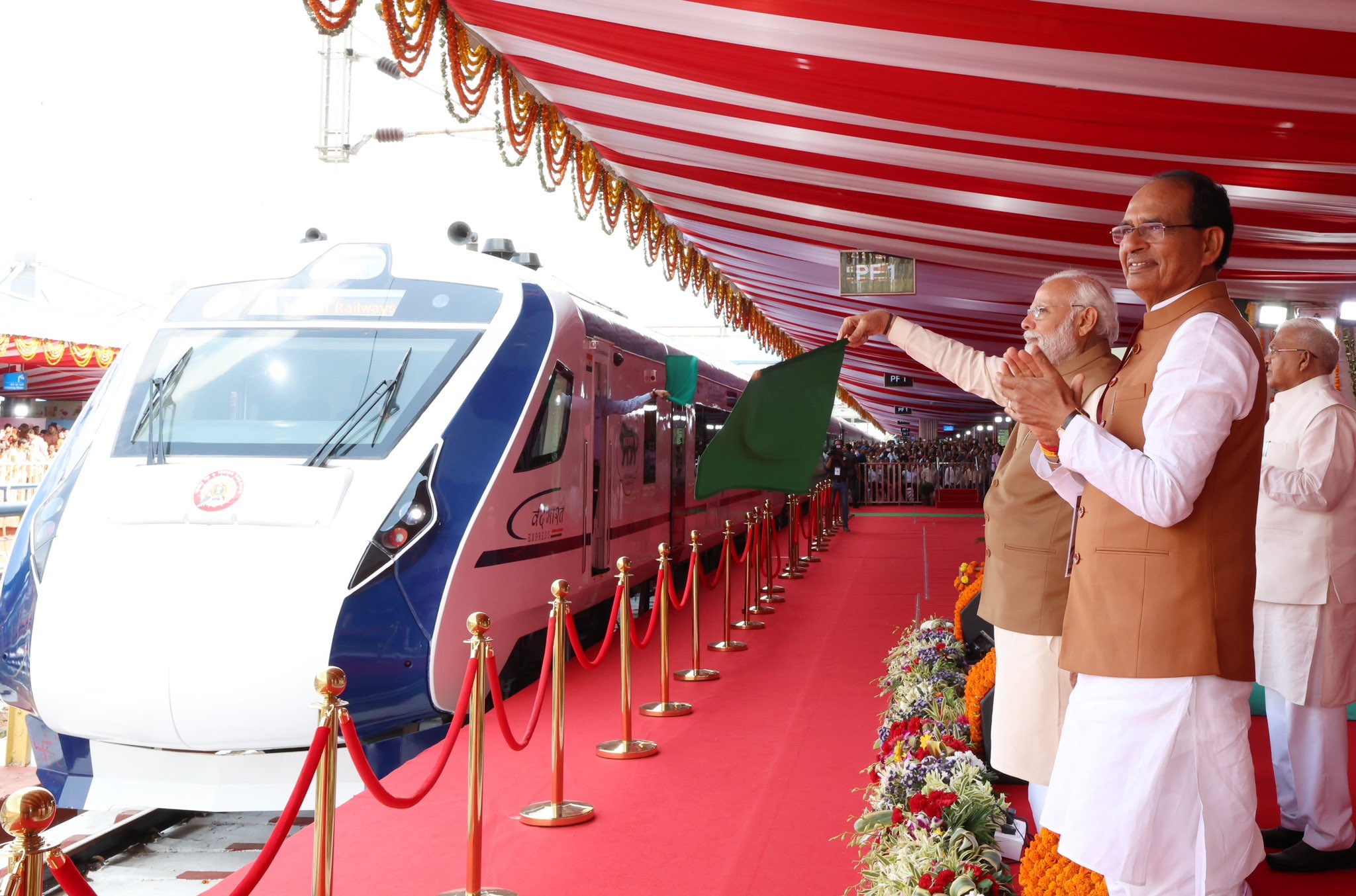 PM Modi flags off Vande Bharat Express between Bhopal and New Delhi at Rani Kamlapati Station