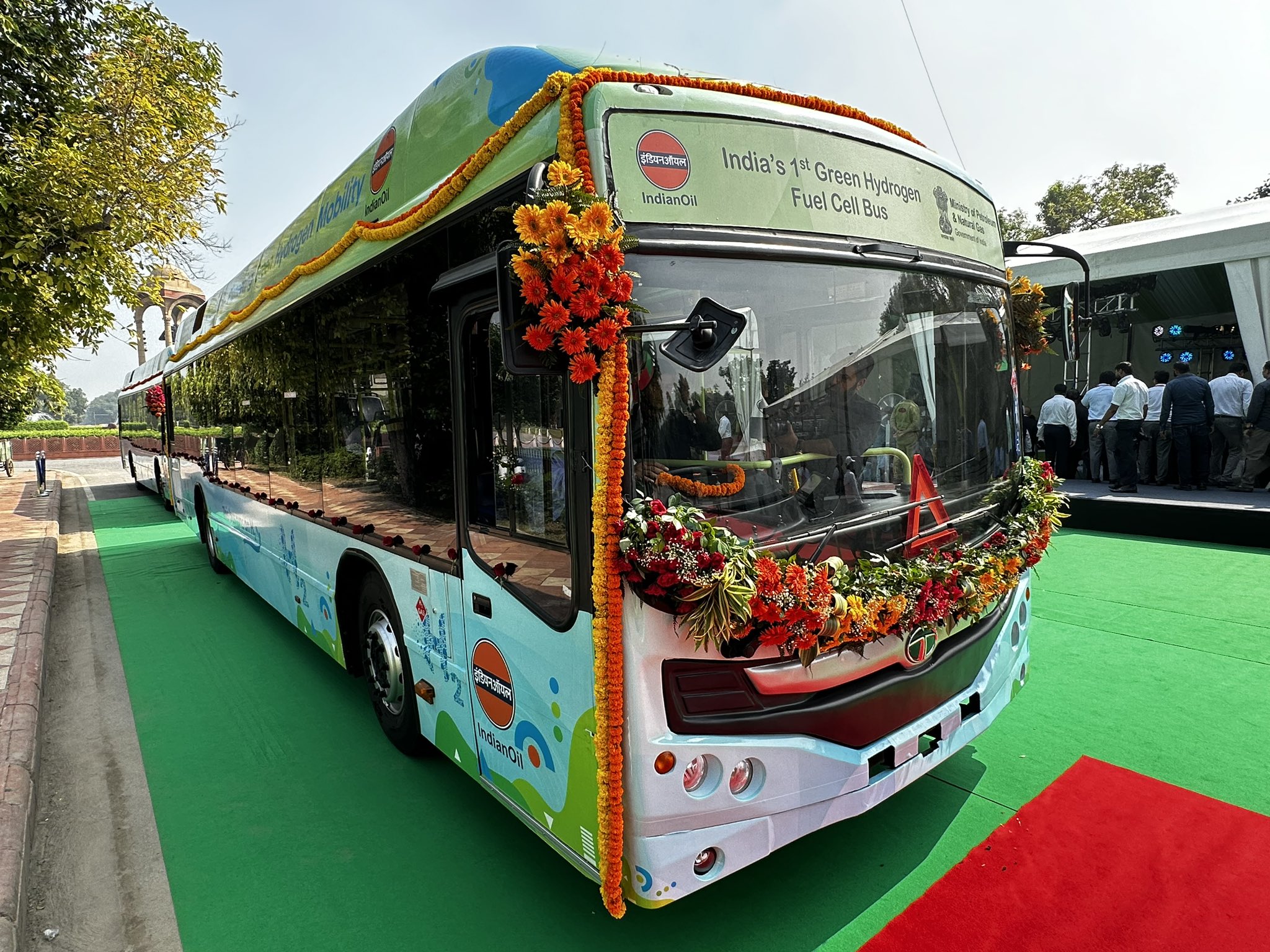 India flags off its first green hydrogen fuel cell bus